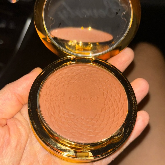 Gucci bronzing powder 🩵🩵🩵🩵 - Picture 3 of 6